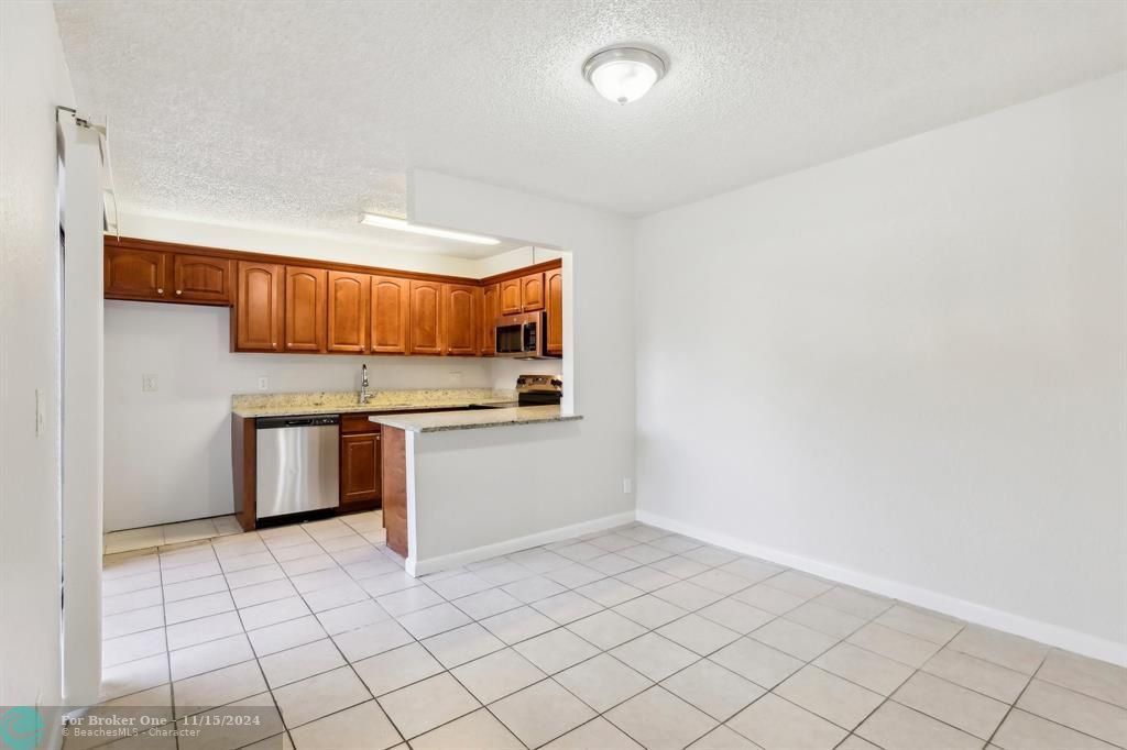 For Sale: $309,900 (2 beds, 2 baths, 1232 Square Feet)