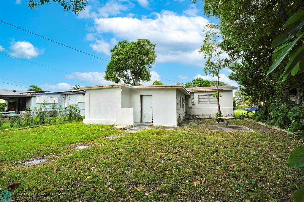 Active With Contract: $399,900 (3 beds, 1 baths, 1212 Square Feet)