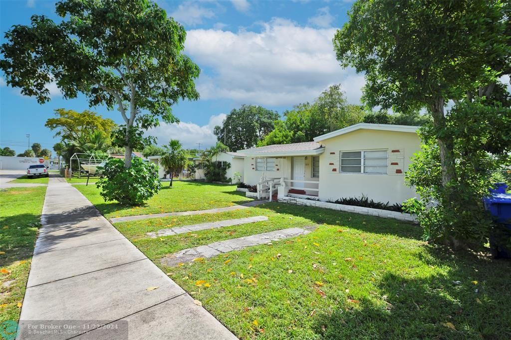 Active With Contract: $399,900 (3 beds, 1 baths, 1212 Square Feet)