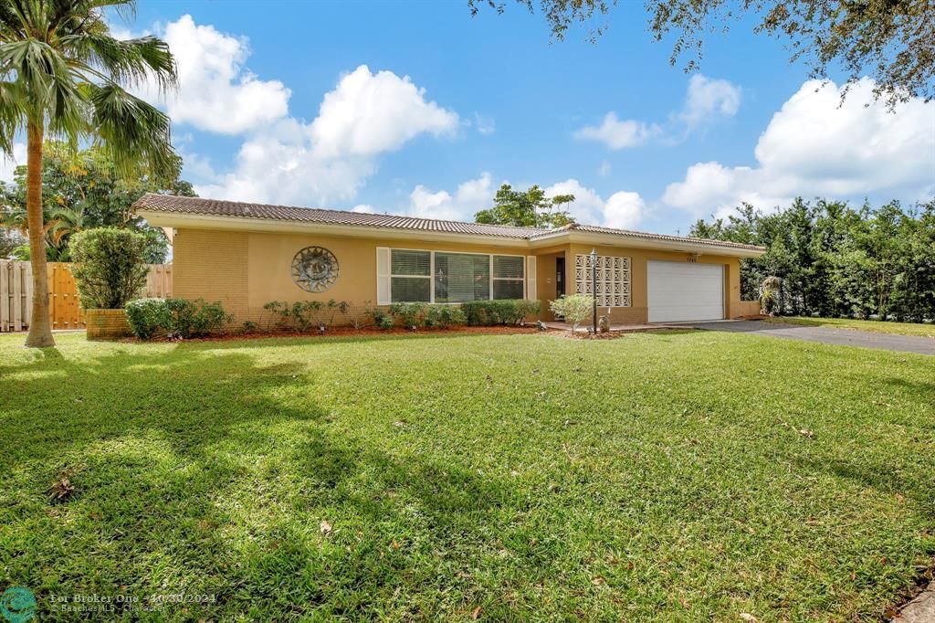 For Sale: $749,900 (4 beds, 2 baths, 2108 Square Feet)