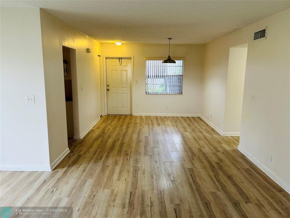 For Rent: $2,000 (2 beds, 2 baths, 1040 Square Feet)