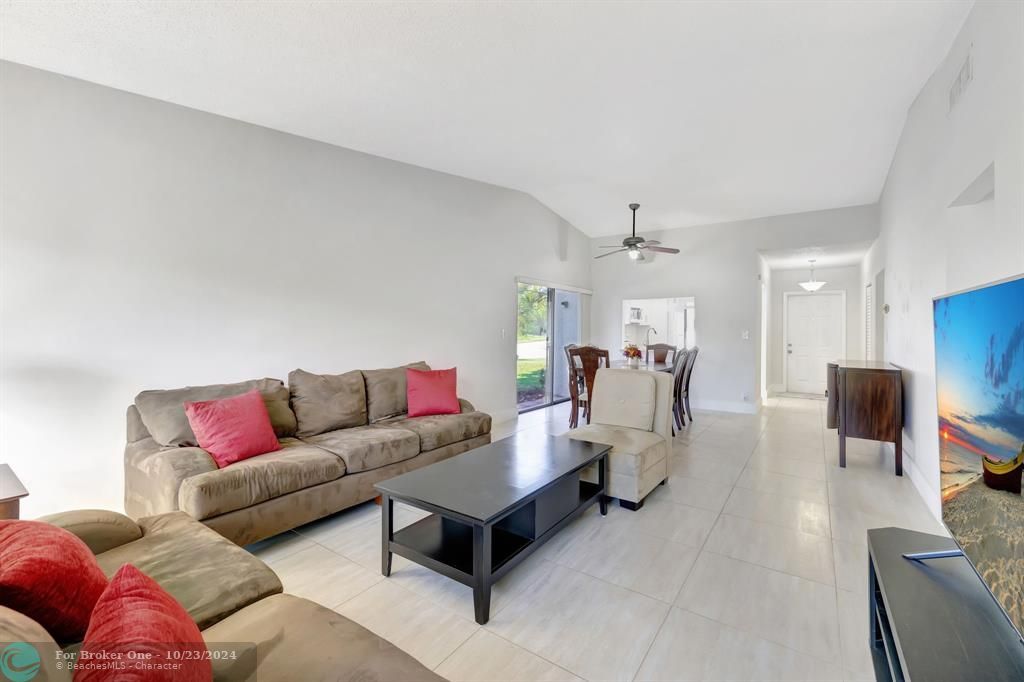 For Sale: $299,500 (2 beds, 2 baths, 1060 Square Feet)