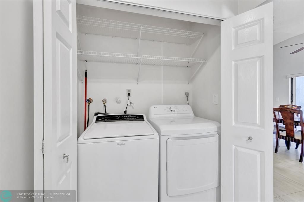 For Sale: $299,500 (2 beds, 2 baths, 1060 Square Feet)