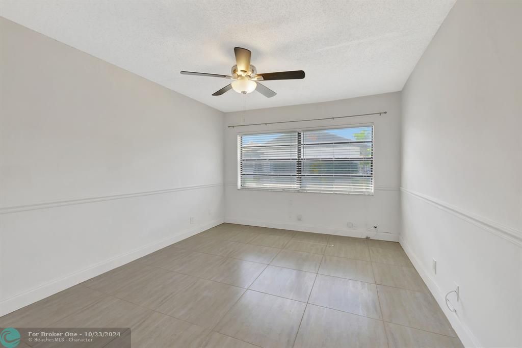 For Sale: $299,500 (2 beds, 2 baths, 1060 Square Feet)