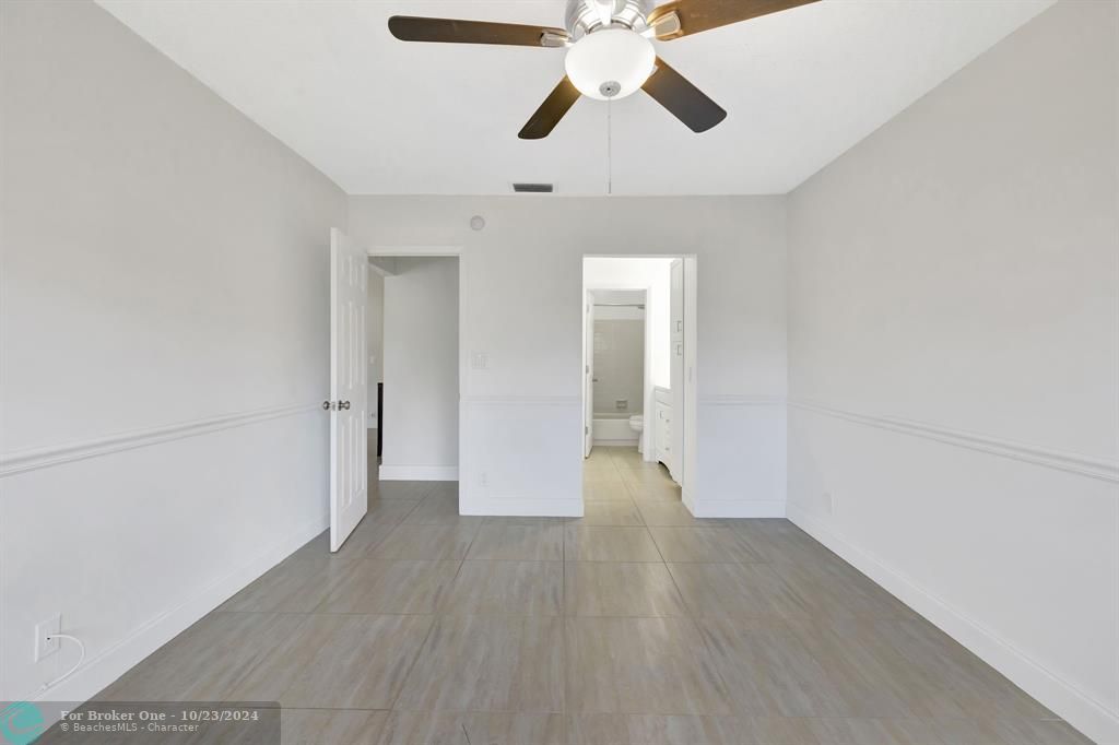 For Sale: $299,500 (2 beds, 2 baths, 1060 Square Feet)