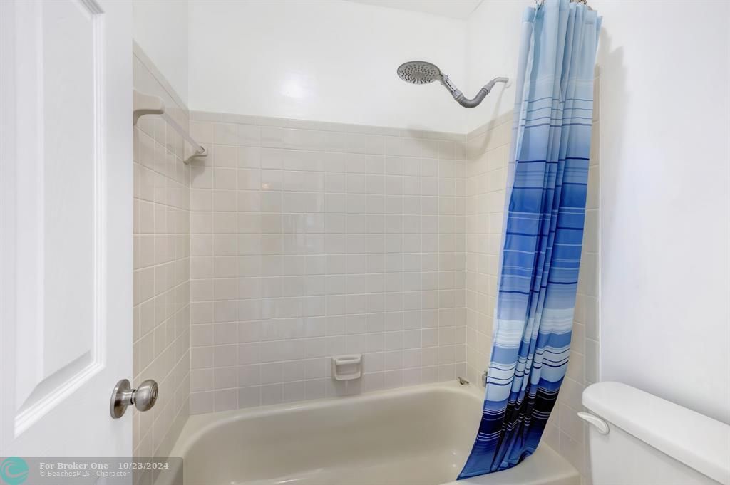 For Sale: $299,500 (2 beds, 2 baths, 1060 Square Feet)