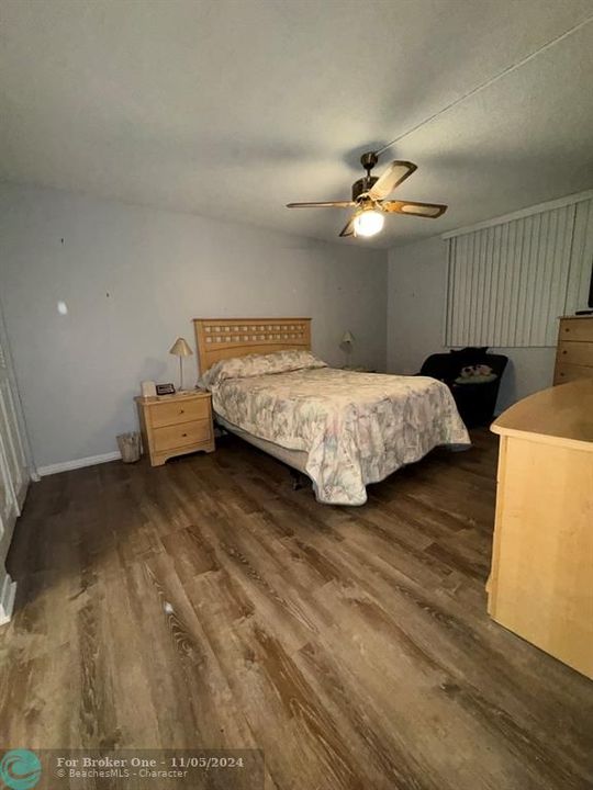 For Sale: $95,000 (1 beds, 1 baths, 725 Square Feet)