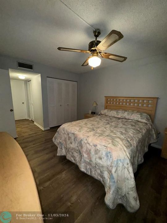 For Sale: $95,000 (1 beds, 1 baths, 725 Square Feet)