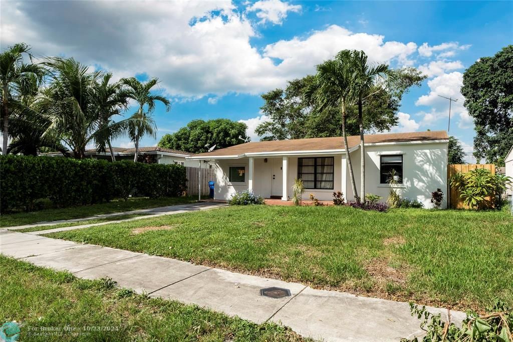 For Sale: $452,000 (3 beds, 1 baths, 966 Square Feet)