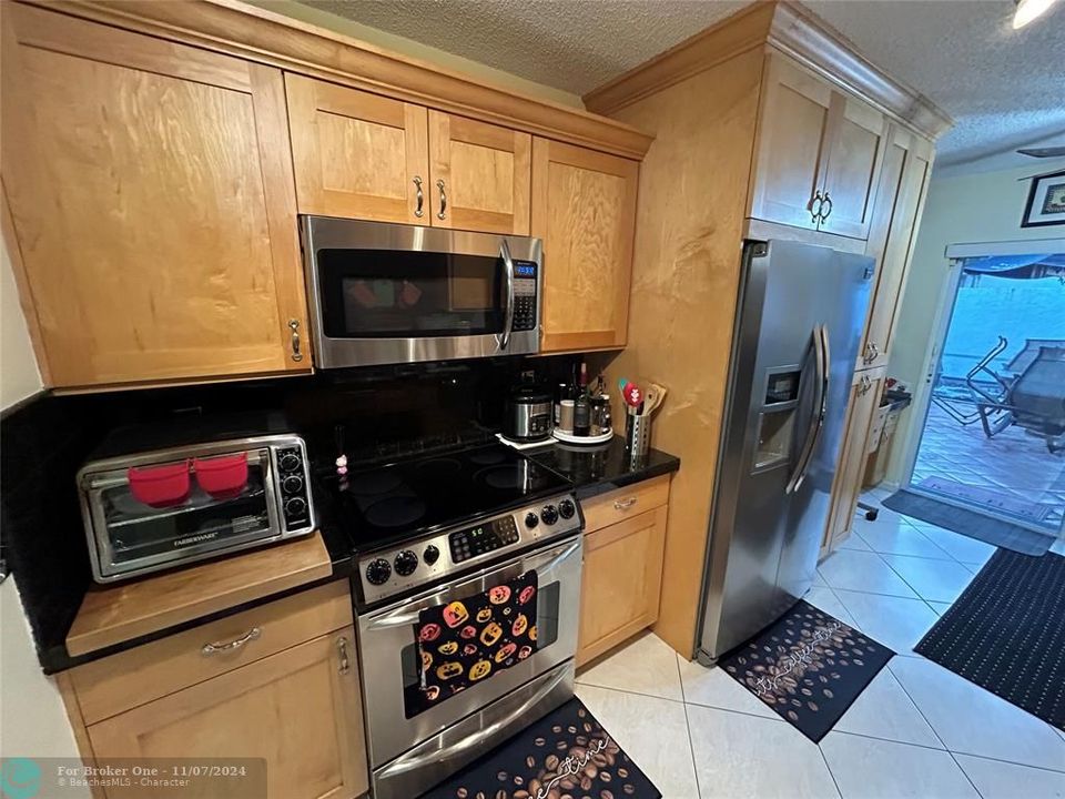 For Sale: $360,000 (3 beds, 2 baths, 1395 Square Feet)