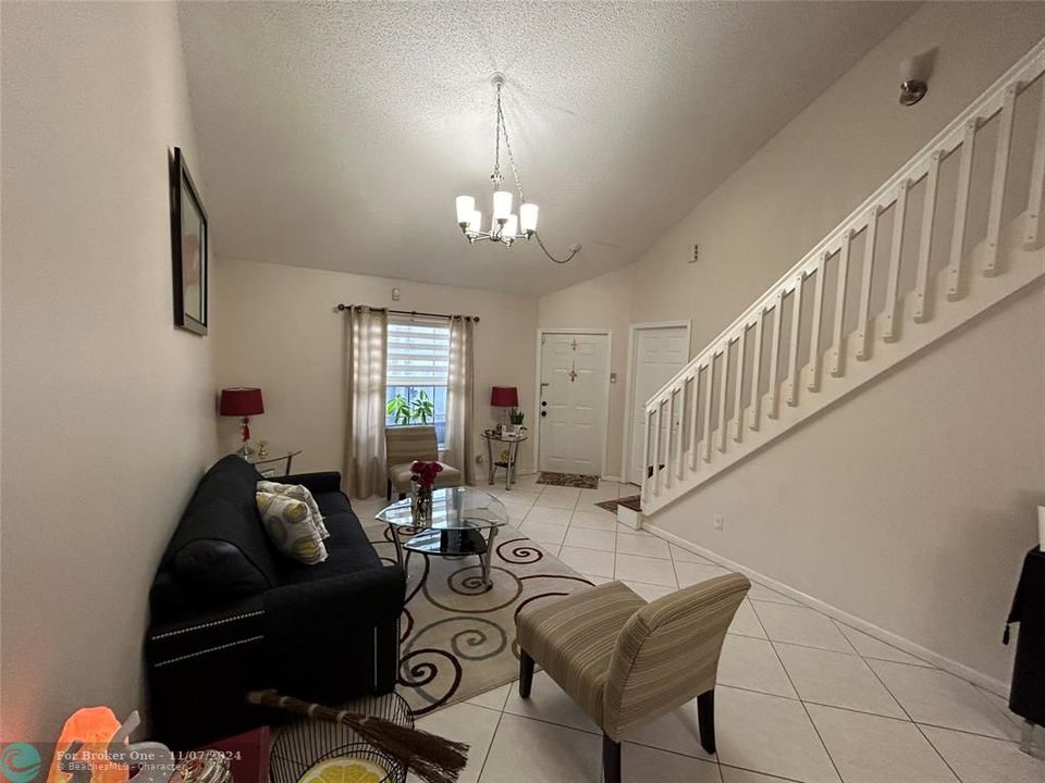 For Sale: $360,000 (3 beds, 2 baths, 1395 Square Feet)