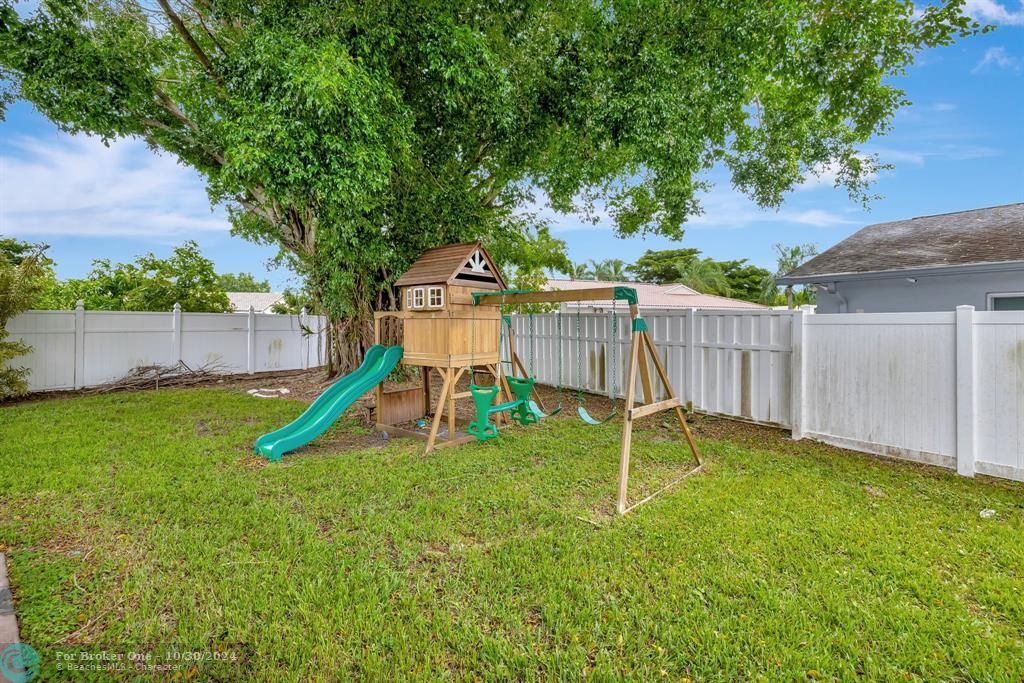 For Sale: $599,000 (3 beds, 2 baths, 1689 Square Feet)