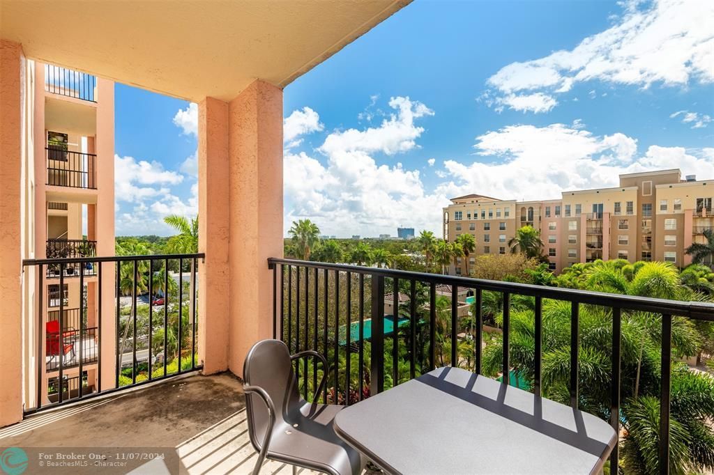 For Sale: $344,900 (1 beds, 1 baths, 894 Square Feet)