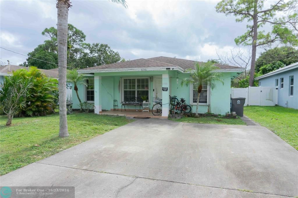 For Sale: $449,000 (4 beds, 2 baths, 1212 Square Feet)