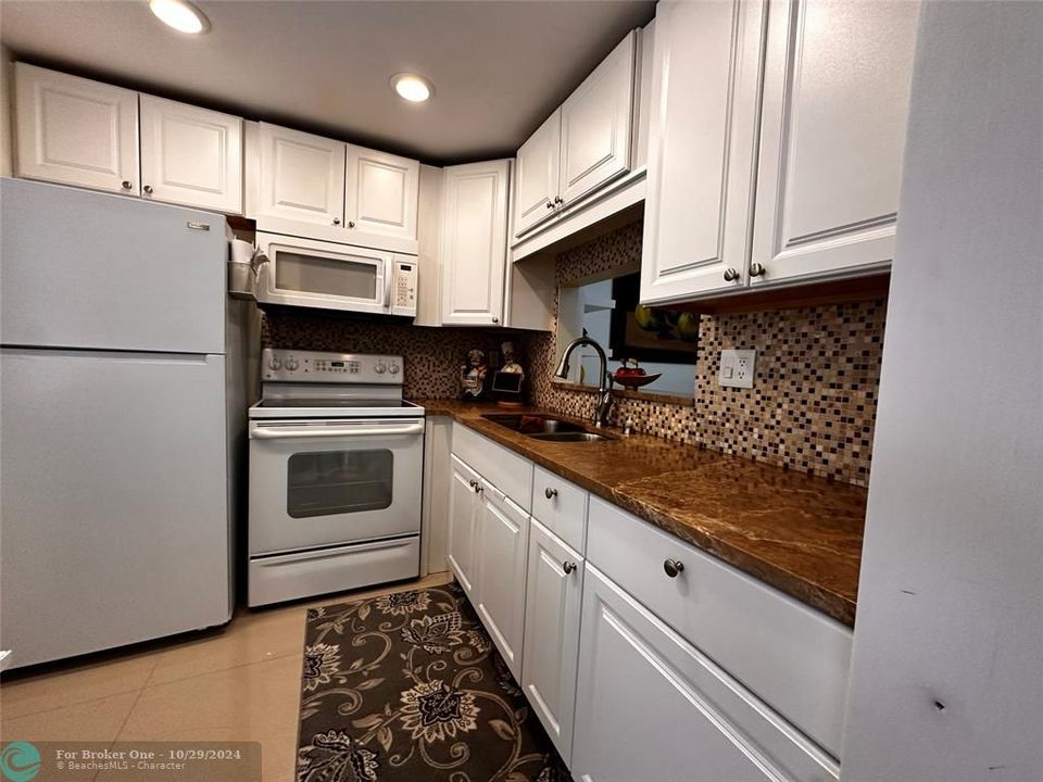 For Sale: $98,500 (1 beds, 1 baths, 750 Square Feet)