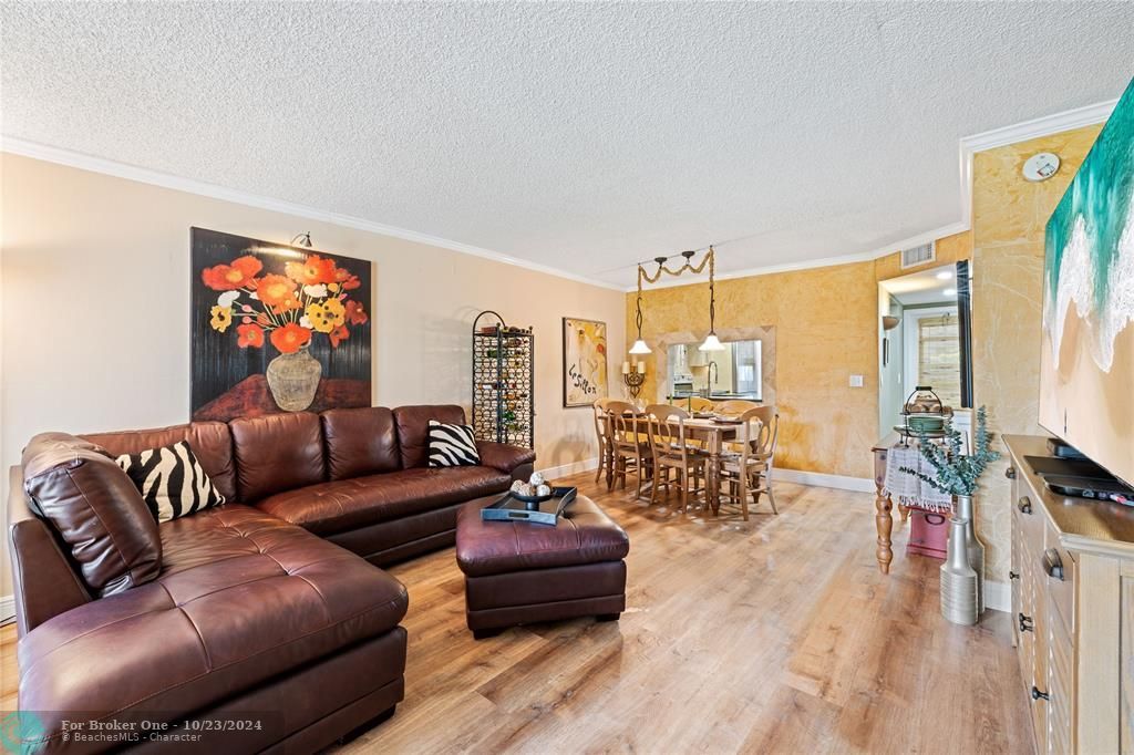 For Sale: $340,000 (2 beds, 2 baths, 1200 Square Feet)