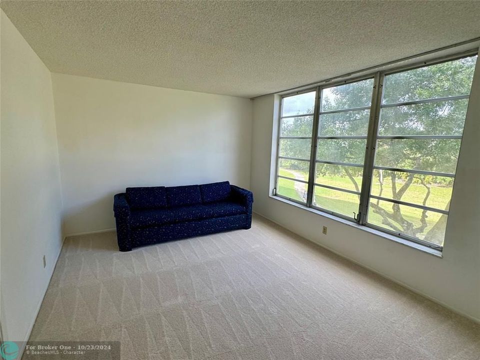 For Sale: $200,000 (2 beds, 2 baths, 1150 Square Feet)