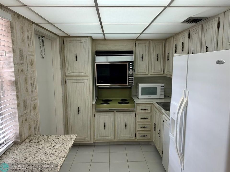 For Sale: $200,000 (2 beds, 2 baths, 1150 Square Feet)