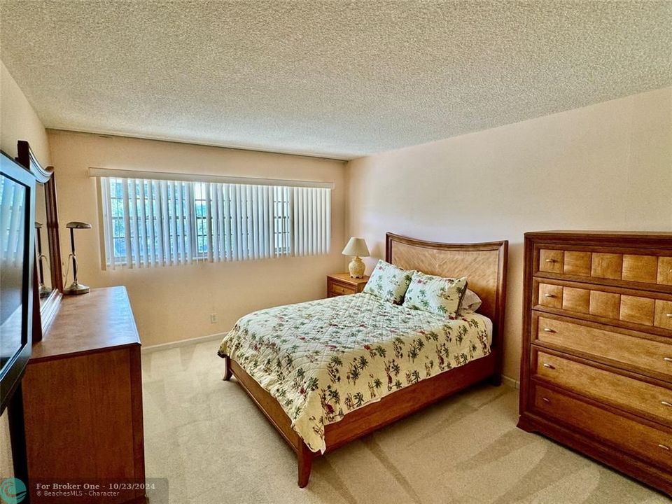 For Sale: $200,000 (2 beds, 2 baths, 1150 Square Feet)