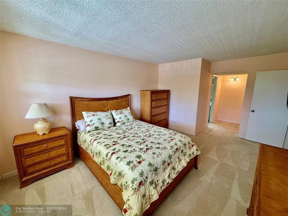 For Sale: $200,000 (2 beds, 2 baths, 1150 Square Feet)