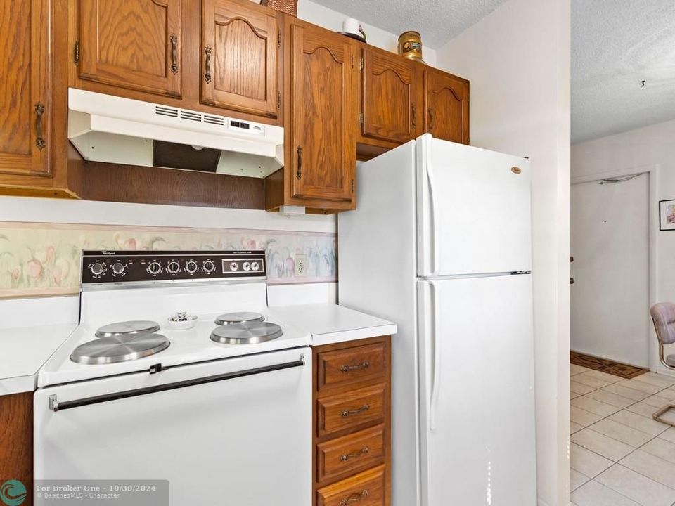 For Sale: $127,500 (1 beds, 1 baths, 750 Square Feet)