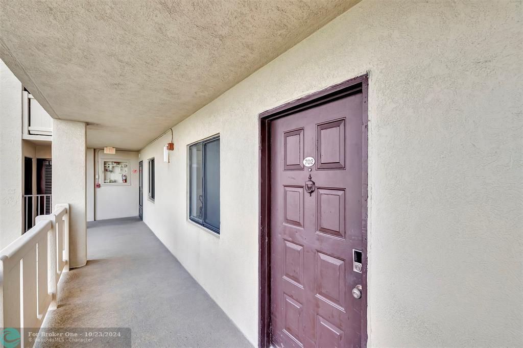 For Sale: $239,900 (2 beds, 2 baths, 1399 Square Feet)