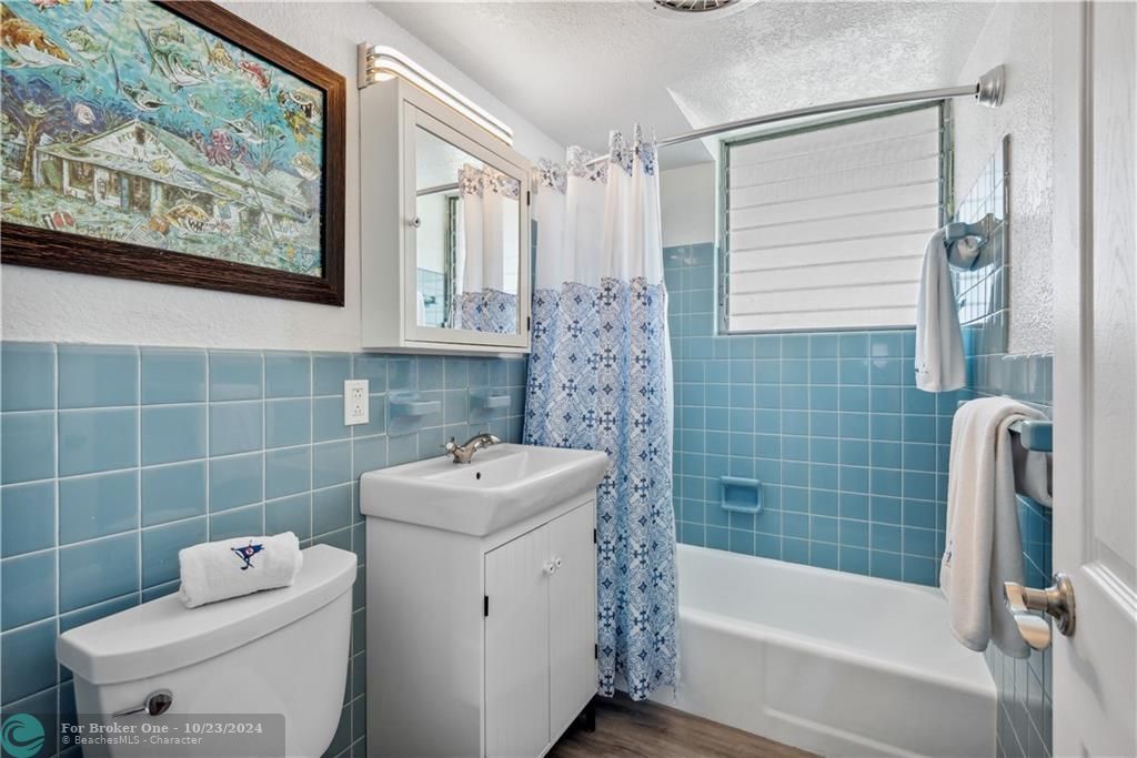 For Sale: $299,000 (1 beds, 1 baths, 750 Square Feet)