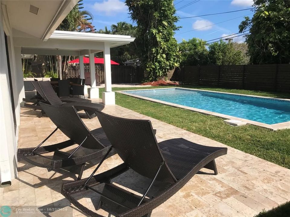 En Venta: $695,000 (3 camas, 2 baños, 1835 Pies cuadrados)