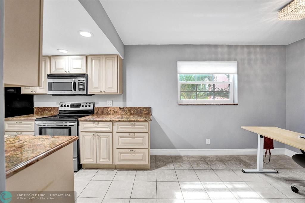 For Sale: $264,999 (2 beds, 1 baths, 1068 Square Feet)