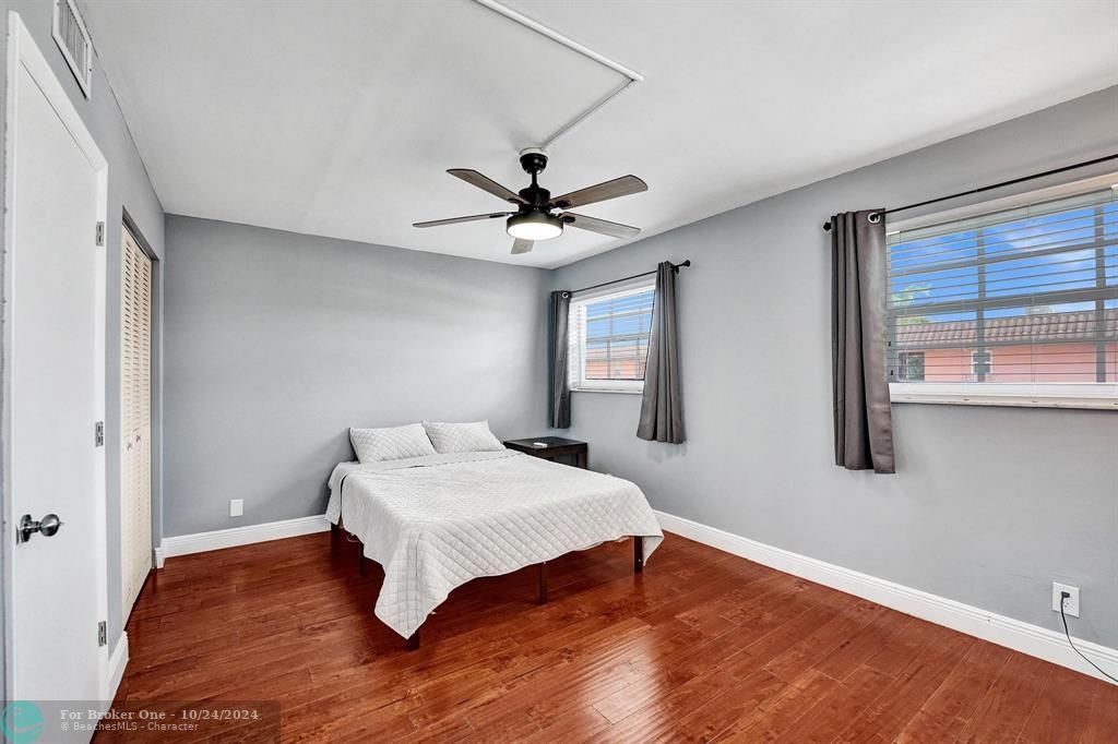 For Sale: $264,999 (2 beds, 1 baths, 1068 Square Feet)