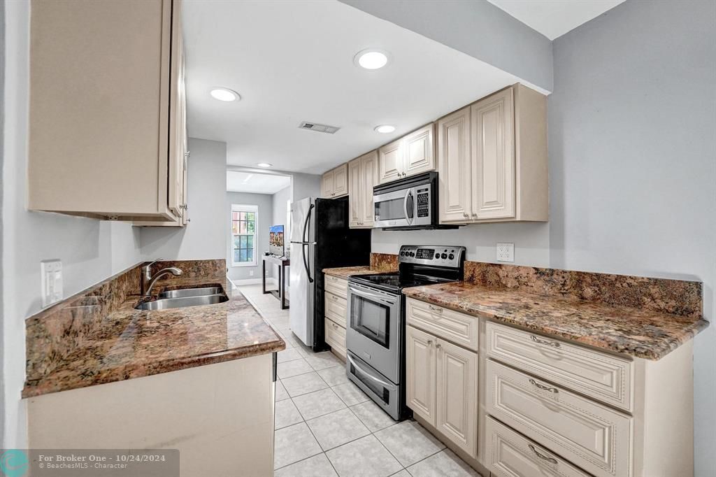 For Sale: $264,999 (2 beds, 1 baths, 1068 Square Feet)