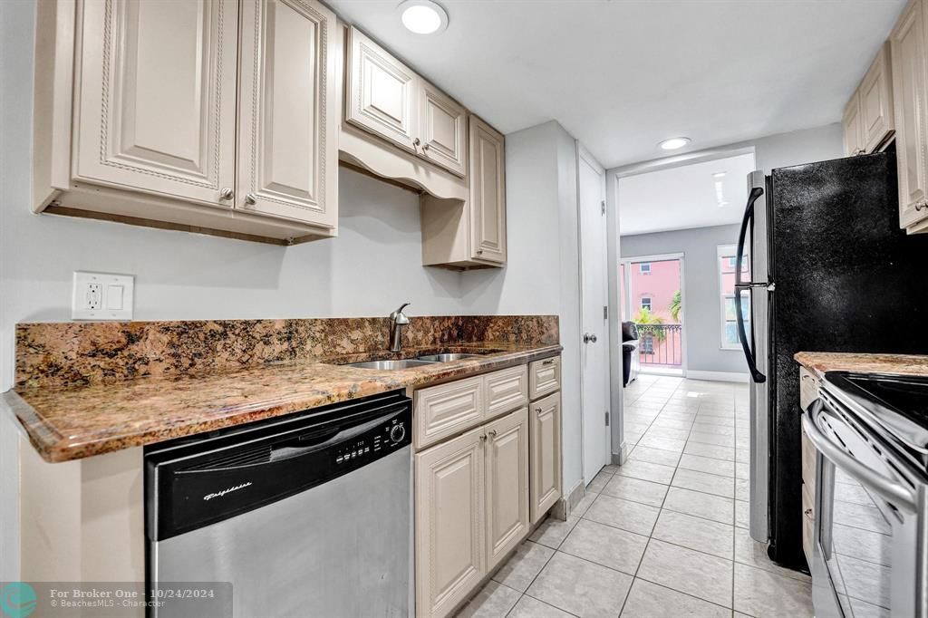 For Sale: $264,999 (2 beds, 1 baths, 1068 Square Feet)