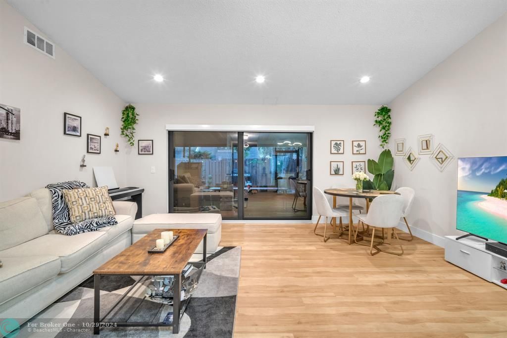 For Sale: $485,000 (2 beds, 2 baths, 1060 Square Feet)