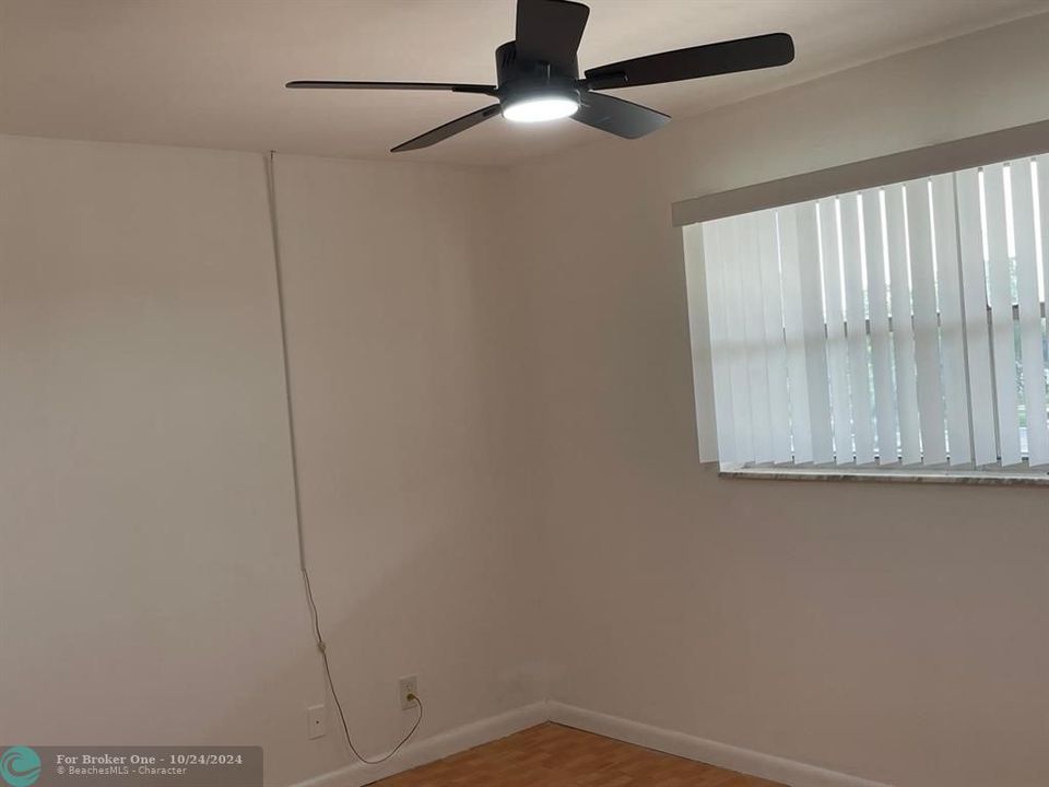 For Sale: $173,000 (1 beds, 1 baths, 750 Square Feet)