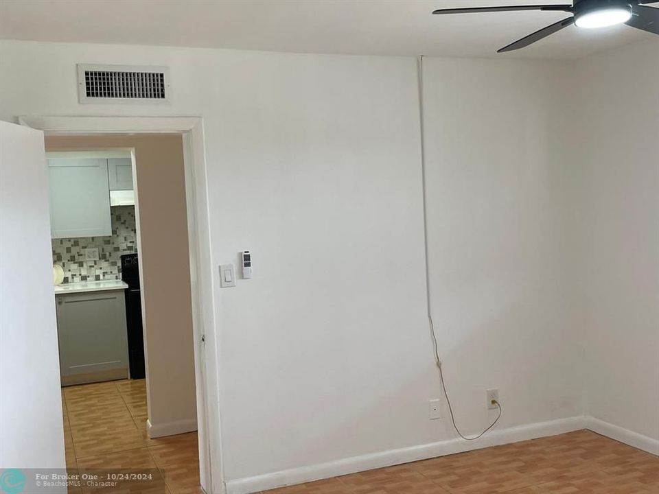 For Sale: $173,000 (1 beds, 1 baths, 750 Square Feet)