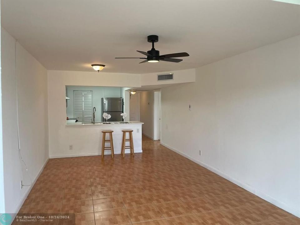 For Sale: $173,000 (1 beds, 1 baths, 750 Square Feet)