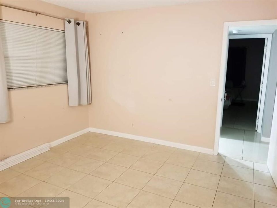 For Sale: $180,000 (2 beds, 1 baths, 850 Square Feet)