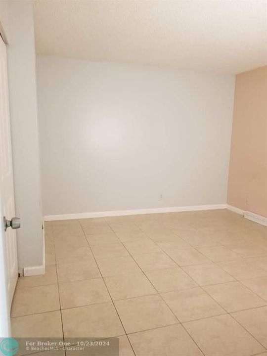 For Sale: $180,000 (2 beds, 1 baths, 850 Square Feet)