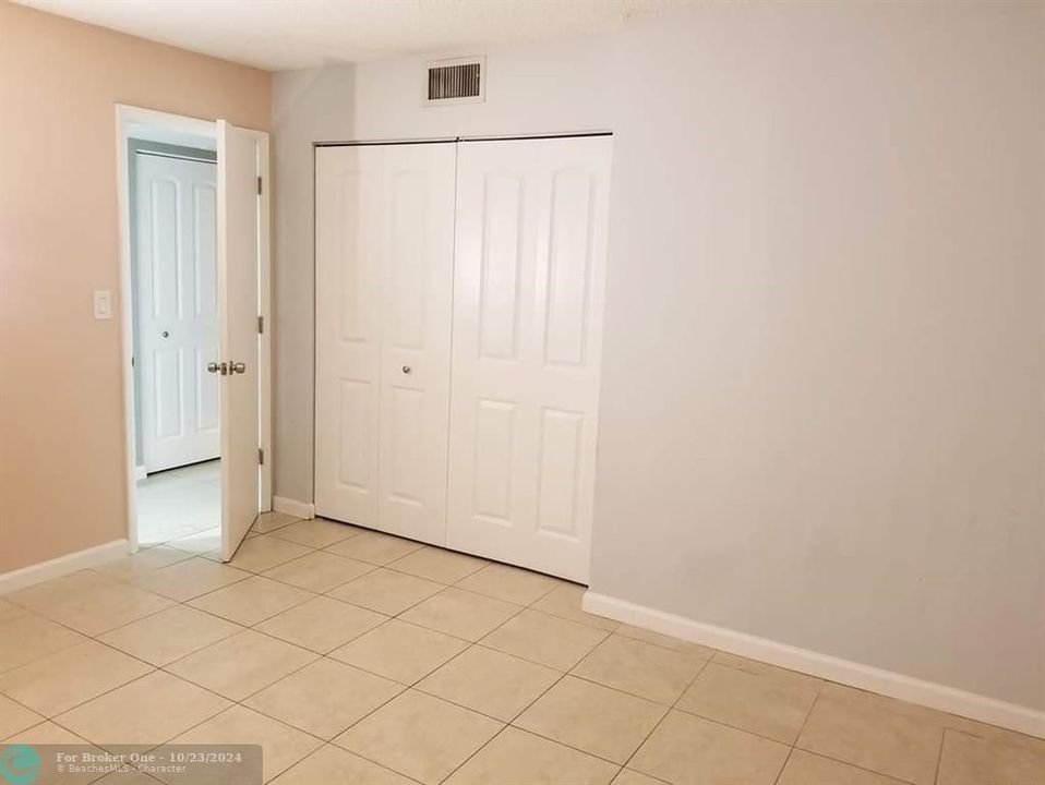 For Sale: $180,000 (2 beds, 1 baths, 850 Square Feet)