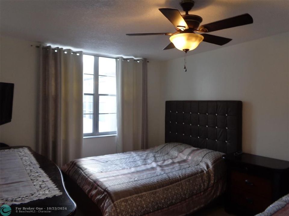 For Sale: $88,995 (1 beds, 1 baths, 705 Square Feet)