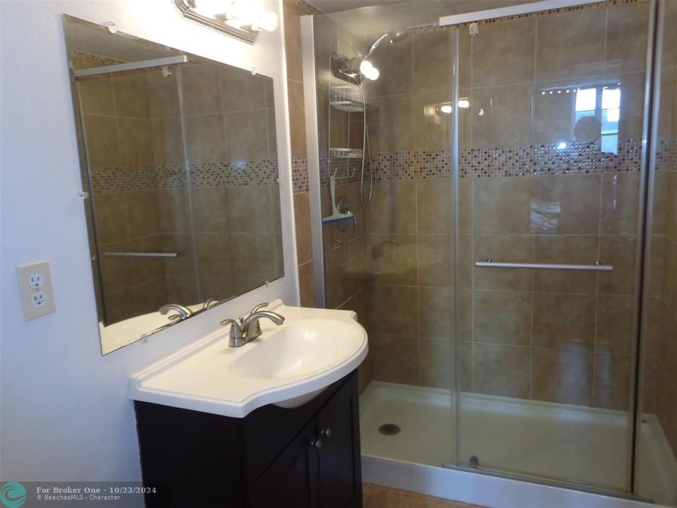 For Sale: $88,995 (1 beds, 1 baths, 705 Square Feet)