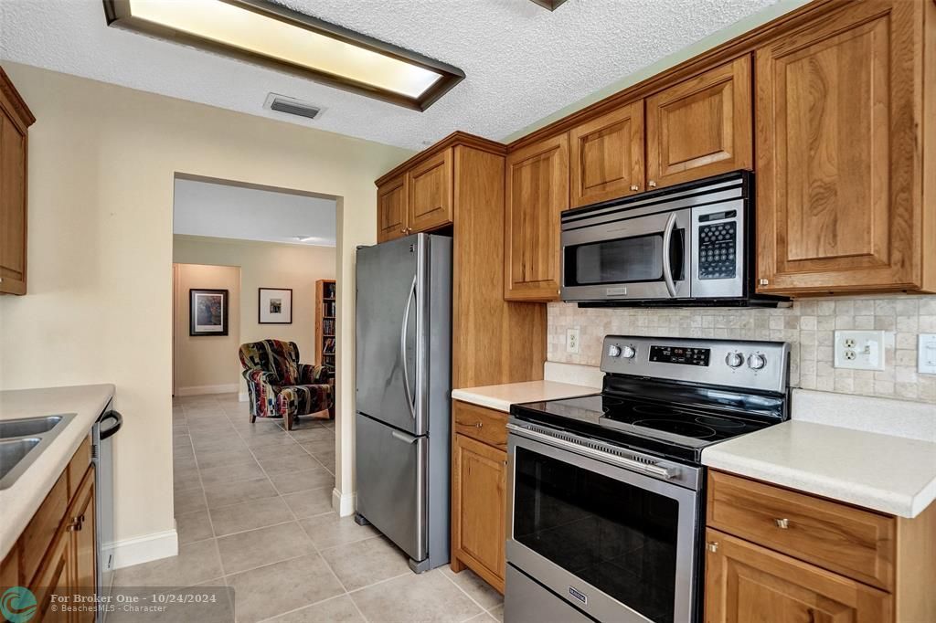 For Sale: $395,000 (2 beds, 2 baths, 1398 Square Feet)