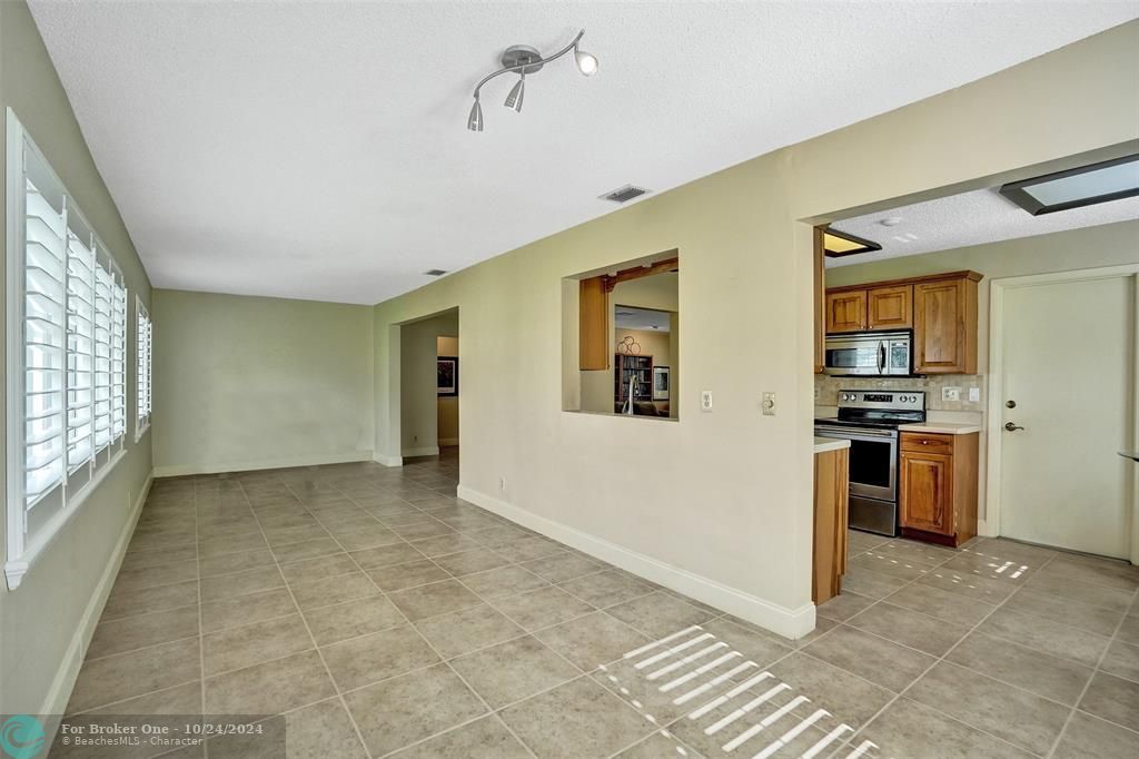 For Sale: $395,000 (2 beds, 2 baths, 1398 Square Feet)