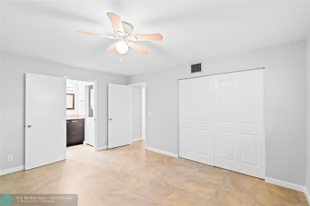 For Sale: $215,000 (1 beds, 1 baths, 728 Square Feet)