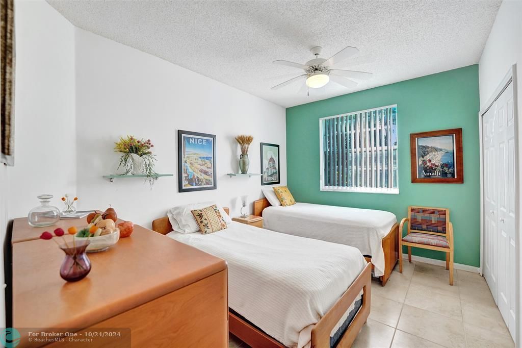 For Sale: $460,000 (2 beds, 1 baths, 1024 Square Feet)