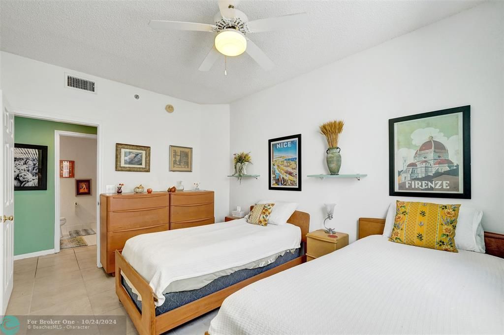 For Sale: $460,000 (2 beds, 1 baths, 1024 Square Feet)