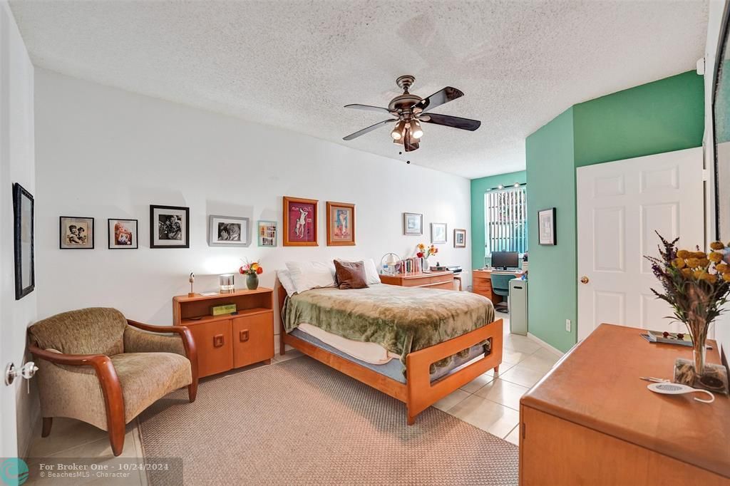 For Sale: $460,000 (2 beds, 1 baths, 1024 Square Feet)