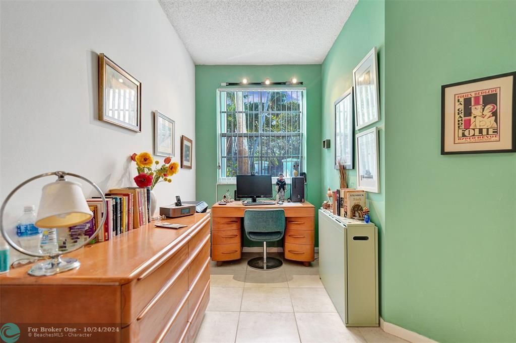 For Sale: $460,000 (2 beds, 1 baths, 1024 Square Feet)