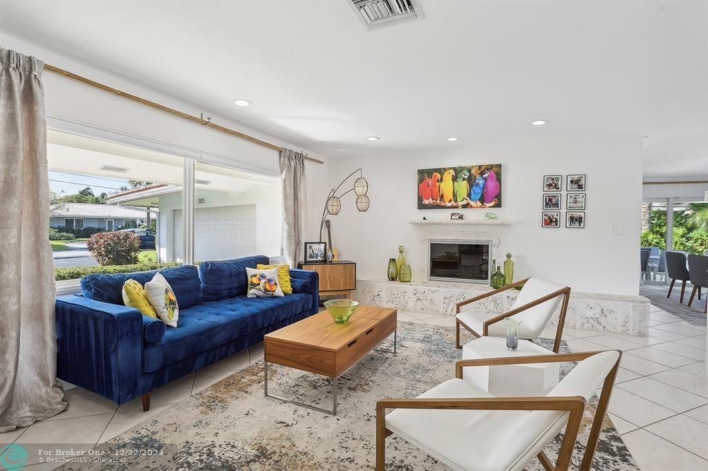 Active With Contract: $2,499,000 (3 beds, 2 baths, 2536 Square Feet)