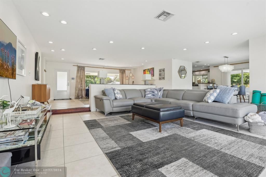 Active With Contract: $2,499,000 (3 beds, 2 baths, 2536 Square Feet)